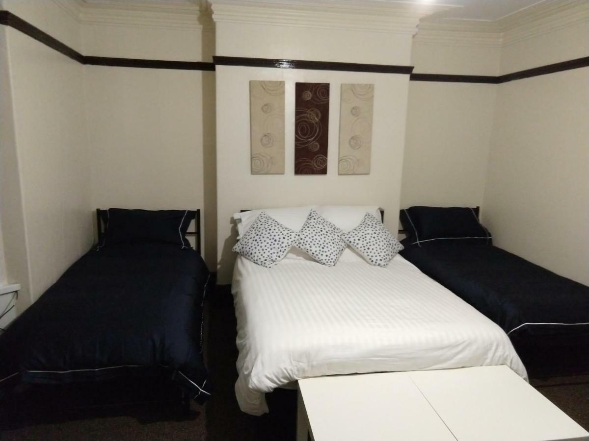 John St Town House - Self Catering - Guesthouse Style - Great Value Family And Double Rooms Workington Exterior photo